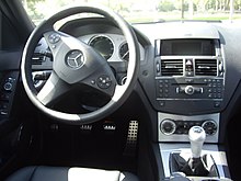 220px-2007_Mercedes-Benz_C300_Avantgarde_W204_interior_01.jpg